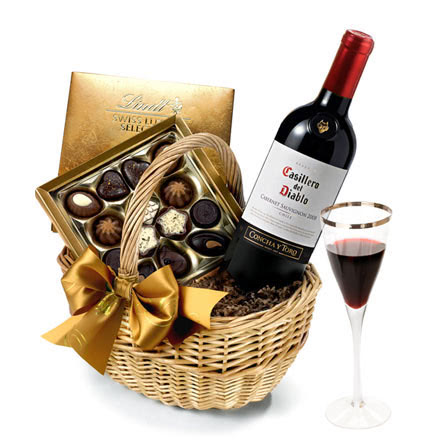 Valentine's Day Wine & Chocolates Gift Basket With Red Wine